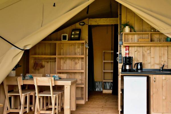 Luxe safarilodge in Drenthe met privé sanitair en veranda - thumbnail 2