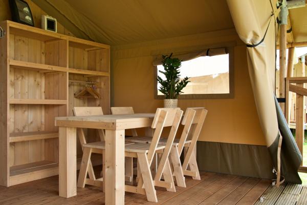 Luxe safarilodge in Drenthe met privé sanitair en veranda - thumbnail 5