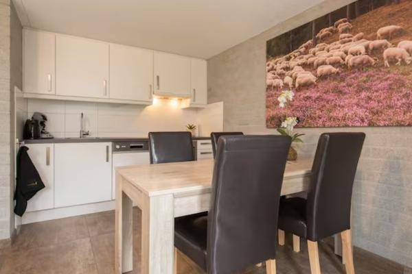 Vrijstaande lodge in het groen van Heesch | 3 slaapkamers & huisdieren welkom - thumbnail 2