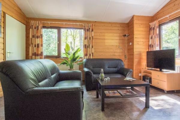 Vrijstaande bungalow De Wielewaal met overdekt terras in bosrijk Heesch - thumbnail 5