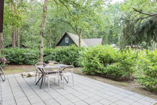 Vrijstaande bungalow met bad en uitzicht op de vijver in Heesch - thumbnail 6