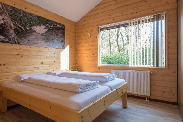 Vrijstaande bungalow met bad en uitzicht op de vijver in Heesch - thumbnail 3