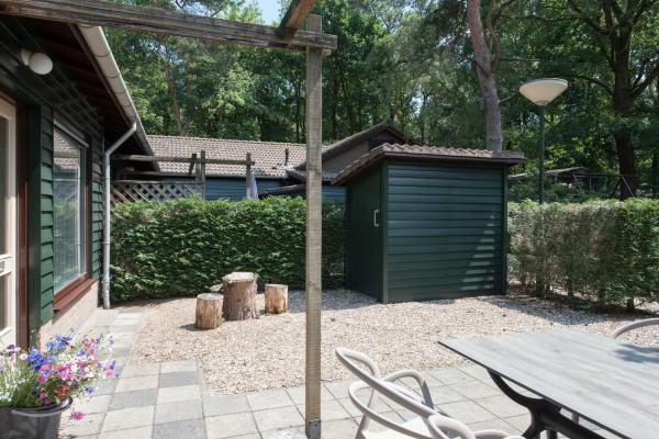 Knusse bungalow voor 2 in het groen van Heesch, dichtbij natuur en centrum - thumbnail 5