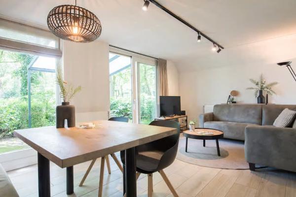 Vrijstaande Oeverzwaluw: luxe lodge aan de vijver in Heesch - thumbnail 3