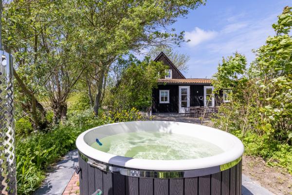 Luxe groepsvilla De Sedyk: 16 pers, hottub, direct aan Waddenzee - thumbnail 3