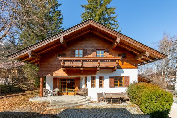 Vrijstaand chalet voor 8 personen met sauna op 700m van de Hahnenkammbahn - thumbnail 2