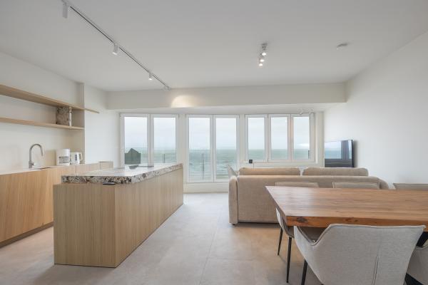 Frontaal zeezicht appartement op 10 meter van het strand in Middelkerke - thumbnail 1