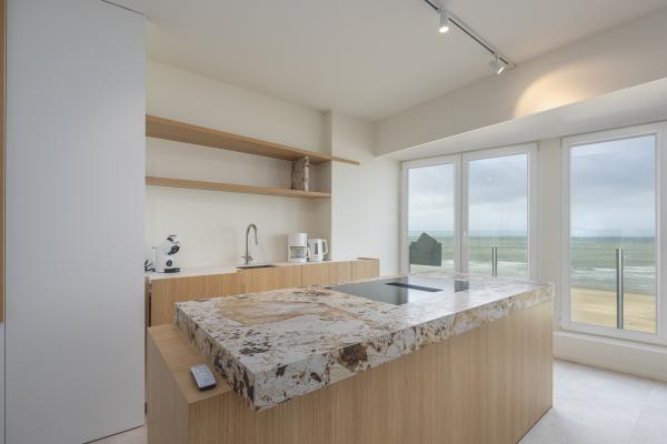 Frontaal zeezicht appartement op 10 meter van het strand in Middelkerke - thumbnail 3