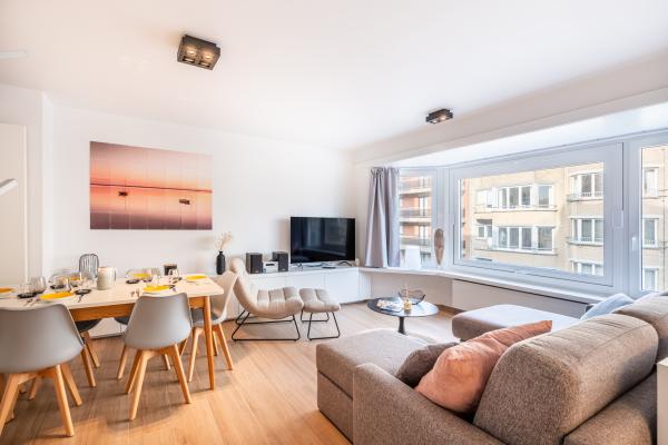 Gerenoveerd appartement met zijdelings zeezicht in Koksijde, vlakbij strand en centrum - thumbnail 1