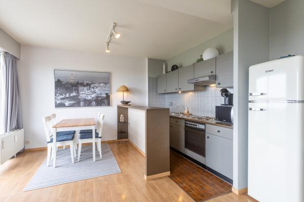 Licht appartement op de 8e verdieping met zonnig terras vlak bij zee - thumbnail 2