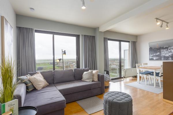 Licht appartement op de 8e verdieping met zonnig terras vlak bij zee - thumbnail 1