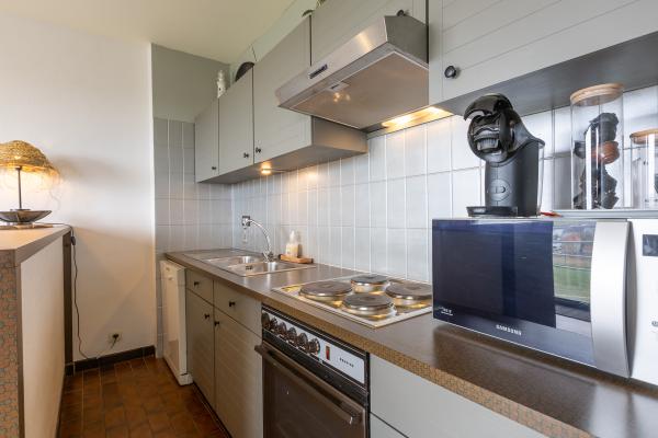 Licht appartement op de 8e verdieping met zonnig terras vlak bij zee - thumbnail 6
