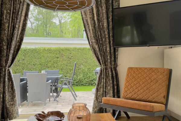 Knus chalet aan de bosrand met zonnig terras in Hulshorst - thumbnail 3
