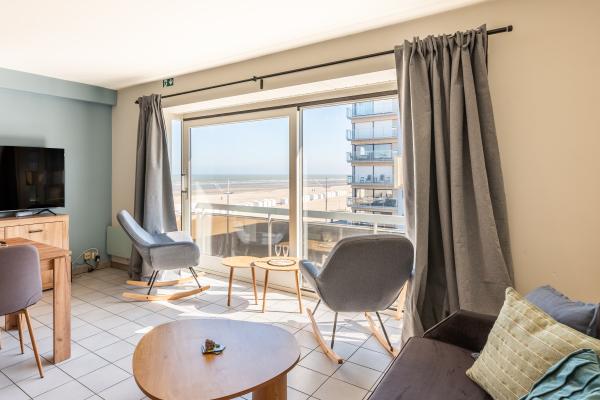 Zonovergoten appartement met zeezicht in het hart van Koksijde - thumbnail 2