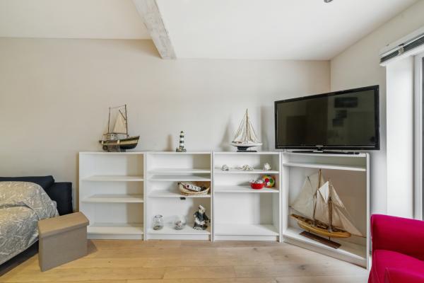 Lichte studio in Blankenberge met balkon en zicht op de jachthaven - thumbnail 3