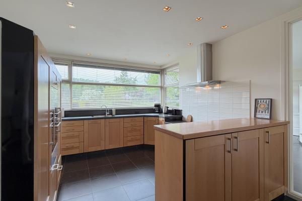 Ruim vrijstaand huis in Nederweert met grote tuin en hottub voor 12 personen - thumbnail 4