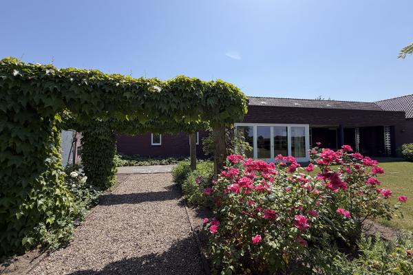 Ruim vrijstaand huis in Nederweert met grote tuin en hottub voor 12 personen - thumbnail 2