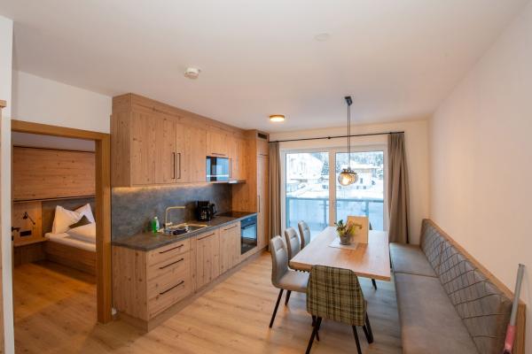 Sfeervol appartement direct aan de piste in Hinterglemm voor 9 personen - thumbnail 2
