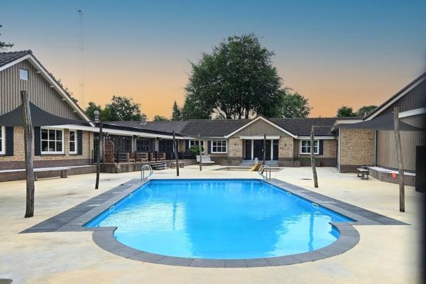 Modern vakantiehuis aan het water met privéjacuzzi op de Veluwe - thumbnail 2