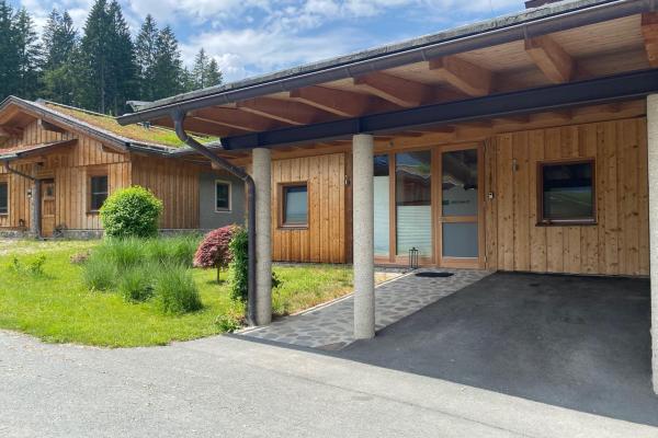 Vrijstaand chalet met sauna aan de bosrand bij Hermagor - thumbnail 1