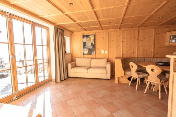 Romantische suite met panoramisch uitzicht en eigen terras in Bramberg - thumbnail 3