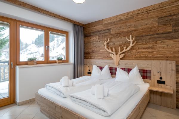 Piste-aan-huis in Saalbach: ruim appartement voor 9 met zonnig bergterras - thumbnail 6