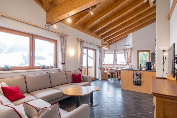 Prachtig 8-persoons appartement direct aan de piste in Saalbach - thumbnail 4