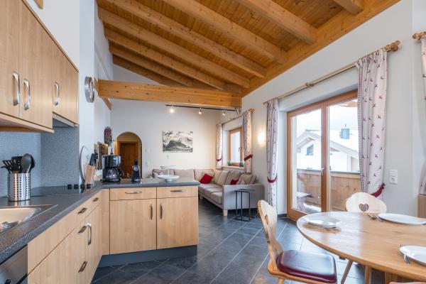 Prachtig 8-persoons appartement direct aan de piste in Saalbach - thumbnail 5