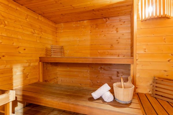 Luxe chalet voor 20 personen met sauna, direct aan de piste in Saalbach - thumbnail 4