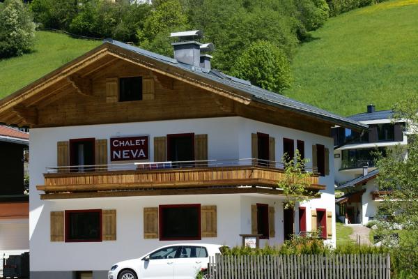 Luxe chalet voor 20 personen met sauna, direct aan de piste in Saalbach - thumbnail 1