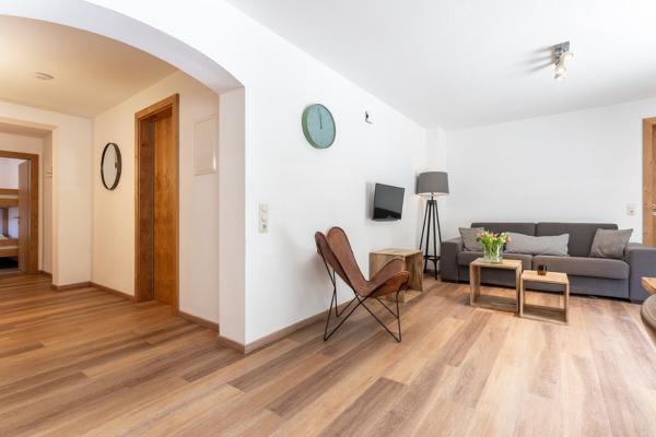 Luxe groepsaccommodatie met sauna voor 18 personen direct aan de piste in Saalbach - thumbnail 3