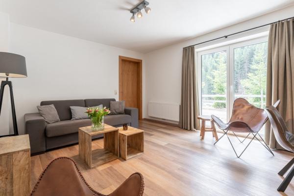 Luxe groepsaccommodatie met sauna voor 18 personen direct aan de piste in Saalbach - thumbnail 5