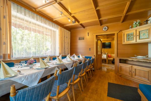 Ruim Tirools groepsverblijf voor 20 personen aan de piste in Zell am Ziller - thumbnail 2