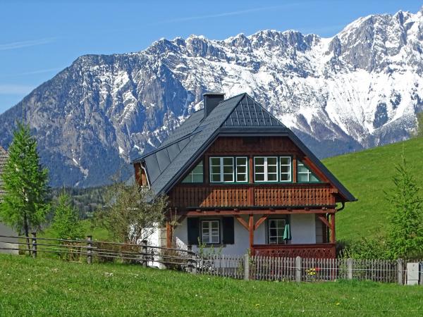 Villa photo 2