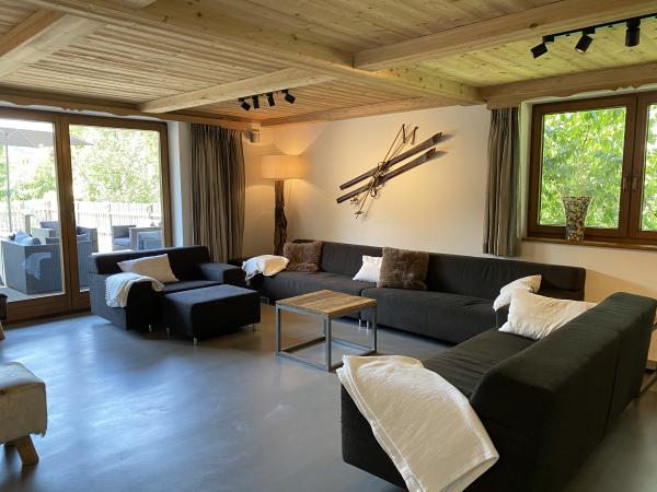 Villa photo 2