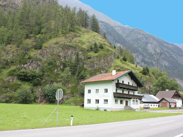 Villa photo 2