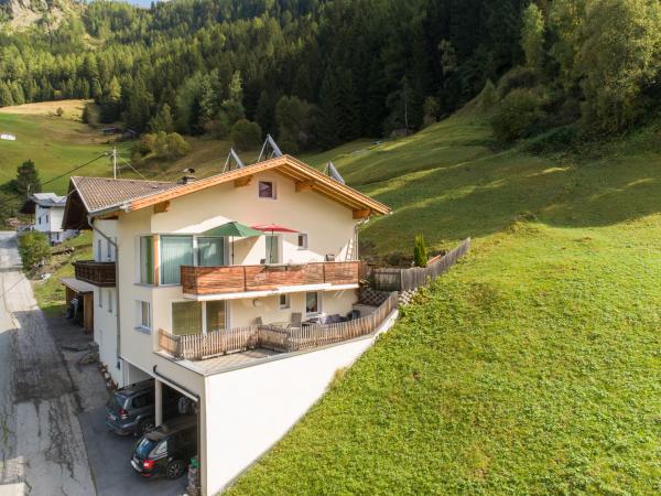 Villa photo 2