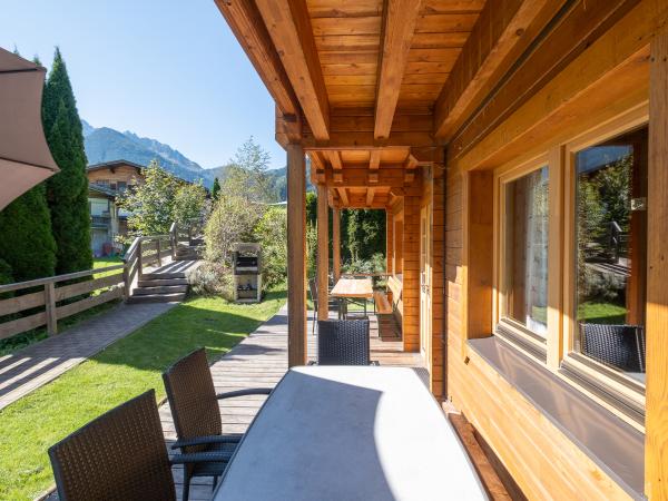 Villa photo 2
