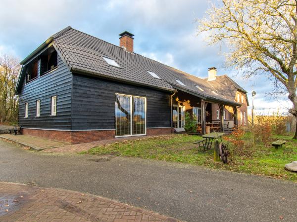 Villa photo 2