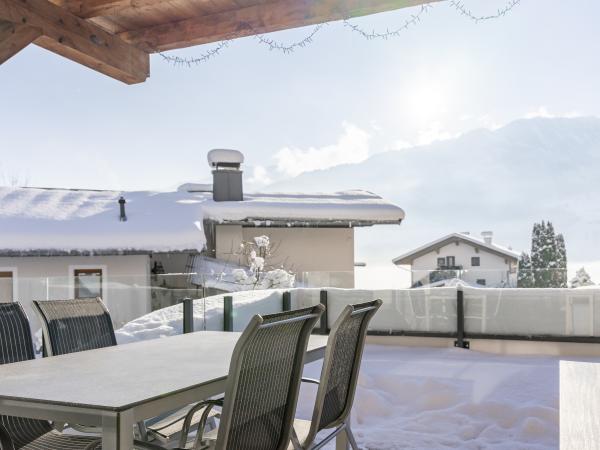 Villa photo 2