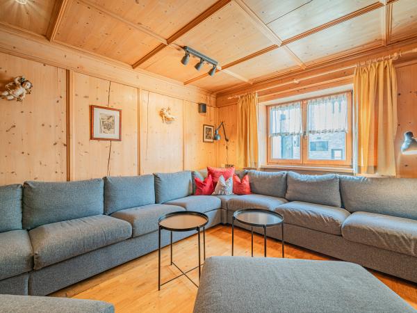 Villa photo 2