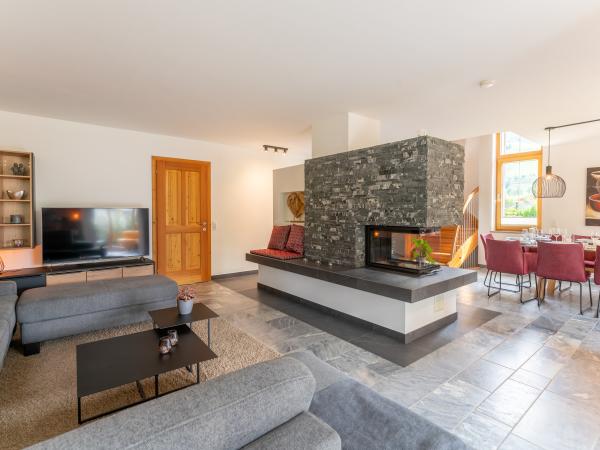 Villa photo 3