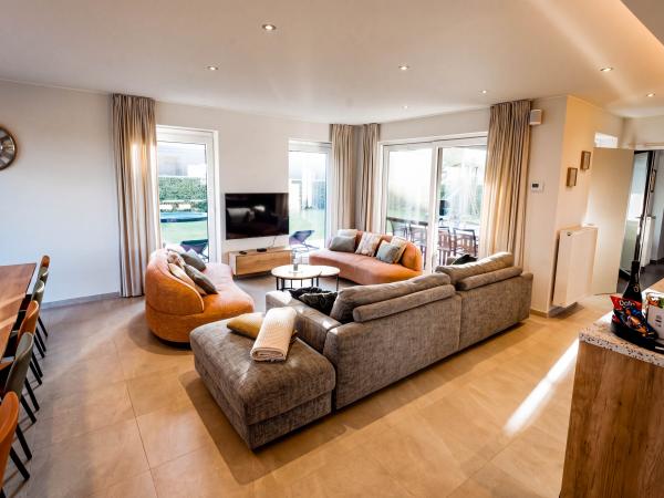 Villa photo 2