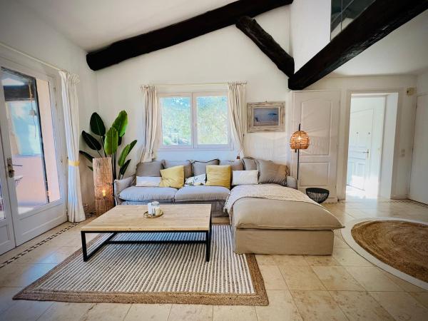 Villa photo 2