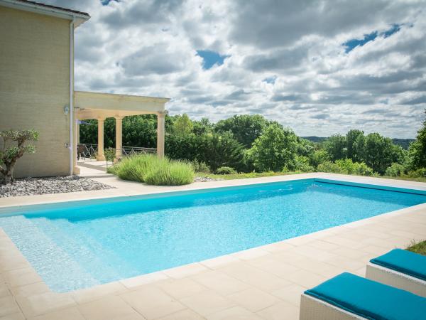 Villa photo 2