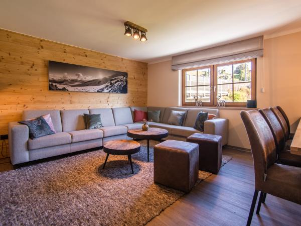 Villa photo 2