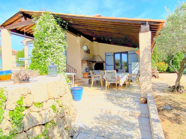 Villa photo 3