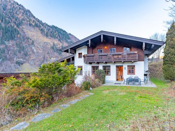 Villa photo 2