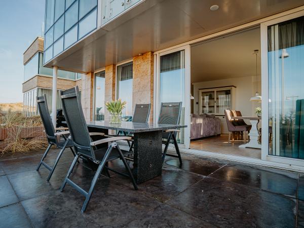 Villa photo 2