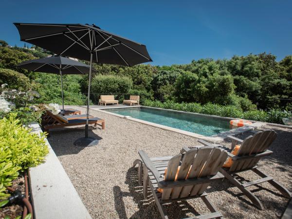 Villa photo 2